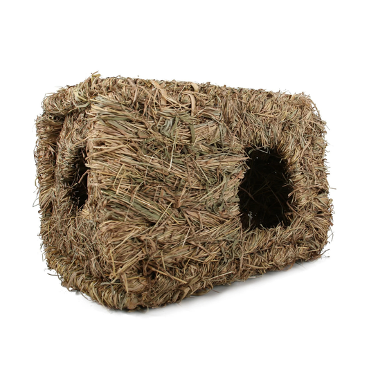 Maison en herbes séchées naturelles Zolia Végétal transformée en abri de fouille ludique avec du foin pour lapin
